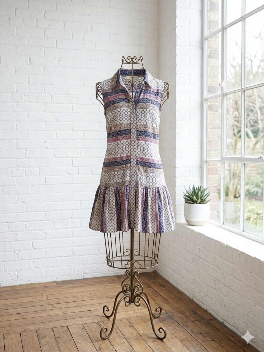 entro Patterned Sleeveless Mini Dress in Cream, Blue, Purple Size Small